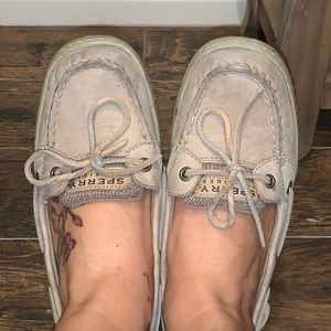 Sperry top-siders- tan